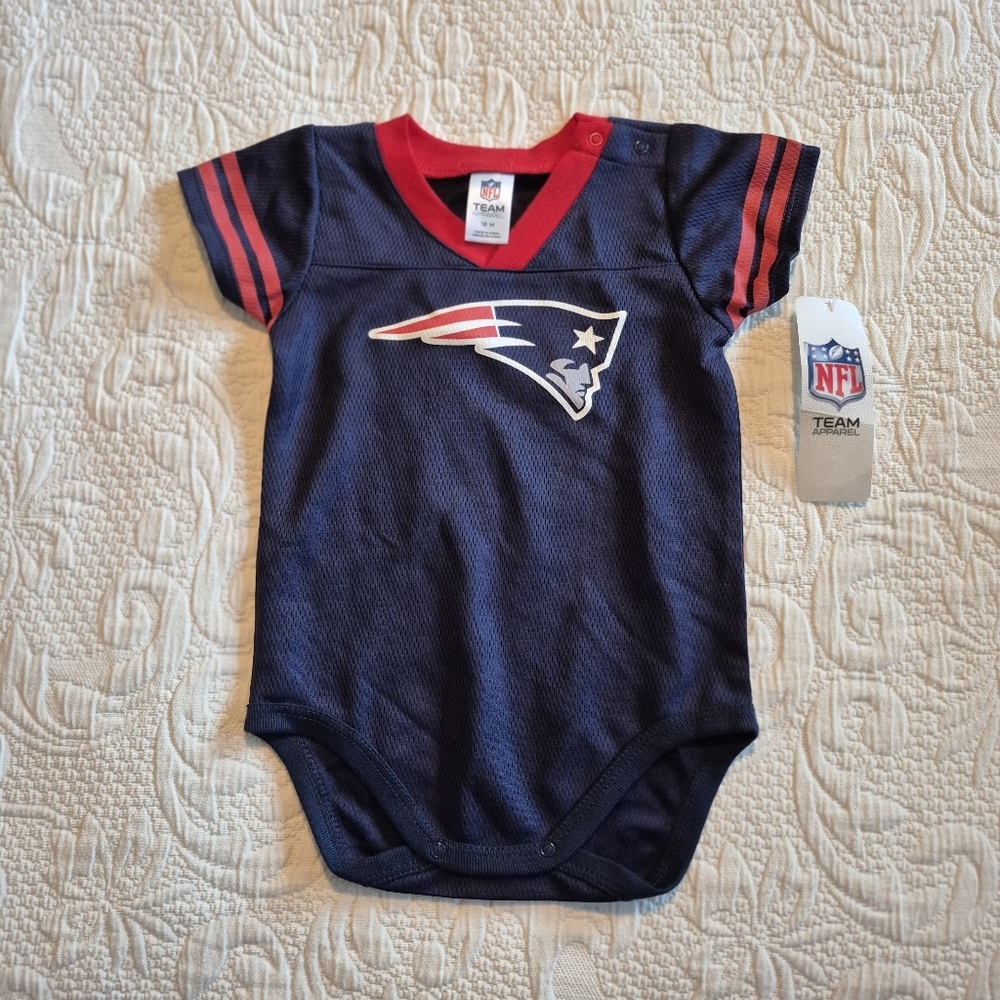 New England Patriots 18 months bodysuit, shoulder & inseam snaps NEW